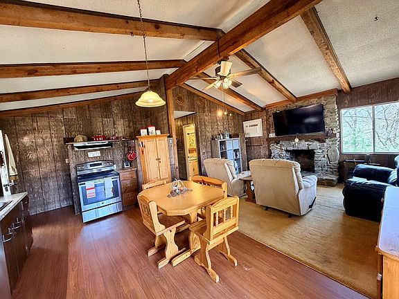 2nd image of 114 Blueberry Cir