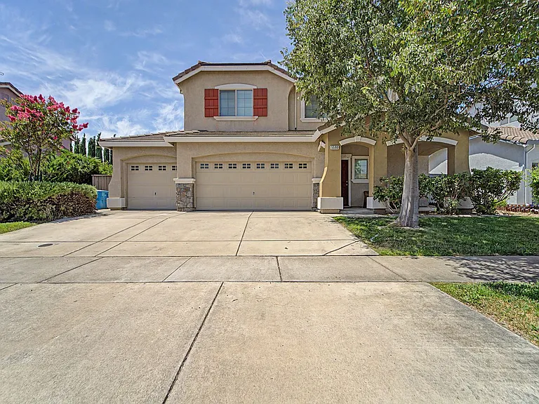 5590 Cobbler Ln — Photo 1