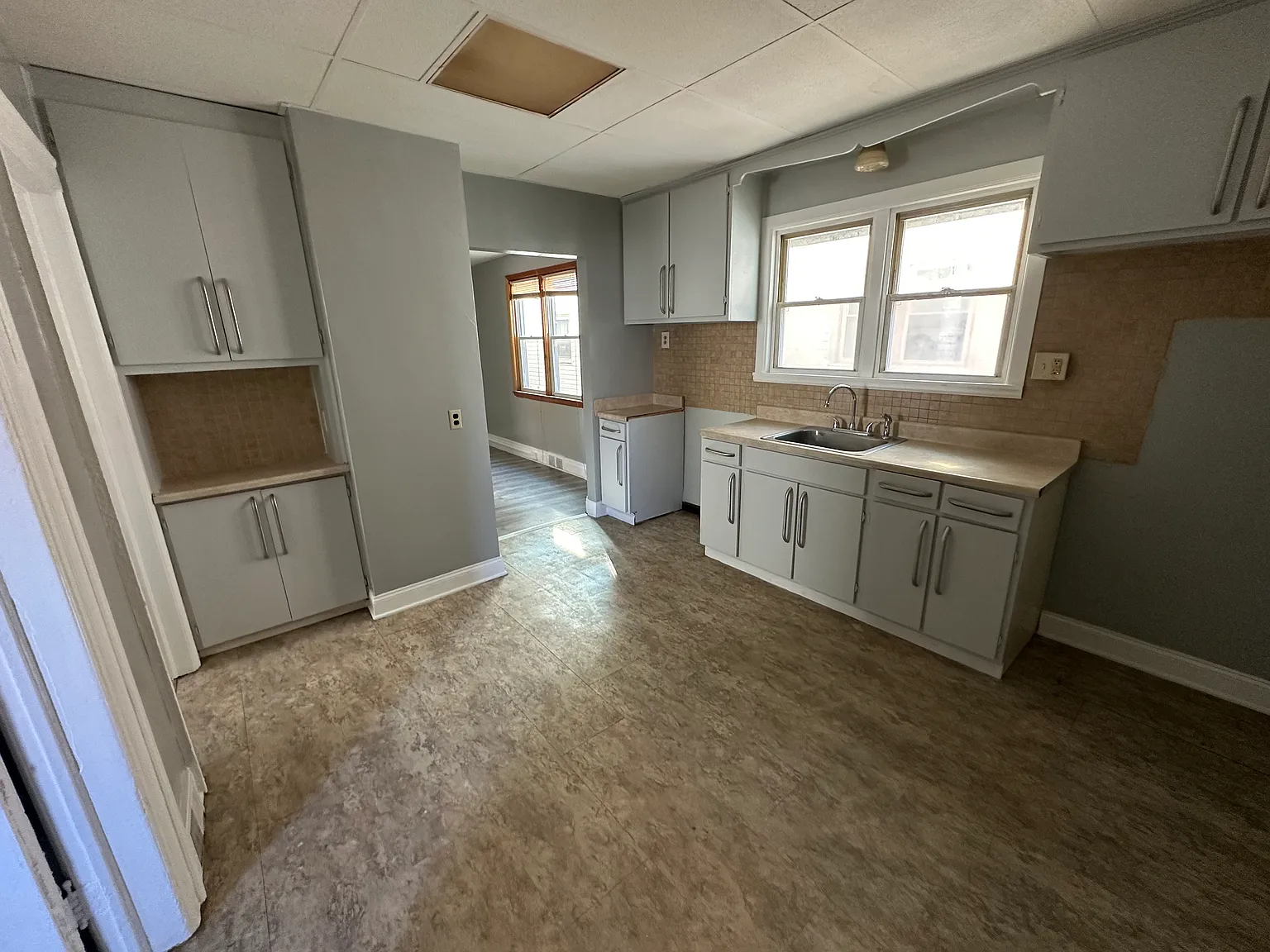 2 bed, 1000 sqft, $1,100 — Photo 1