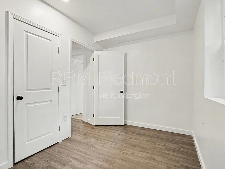 2496 Lester St #A — Photo 10