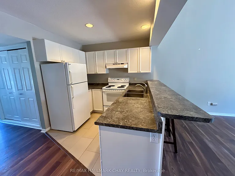 162 Settlers Way #16 — Photo 5