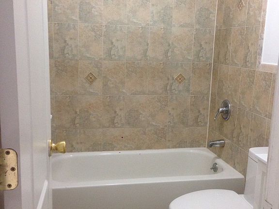 4th image of 206 Lexington Ave