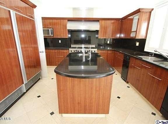 5th image of 16421 Tudor Dr
