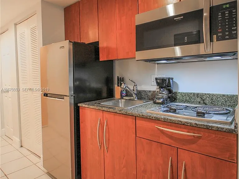 1200 Brickell Bay Dr #19 — Photo 3