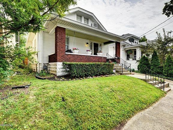 3rd image of 724 N Barbee Way