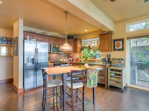 5th image of 304 W Bay Dr NW