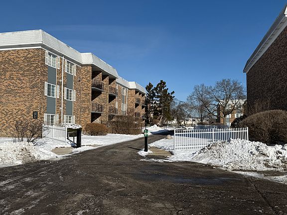 2nd image of 1611 N Windsor Dr