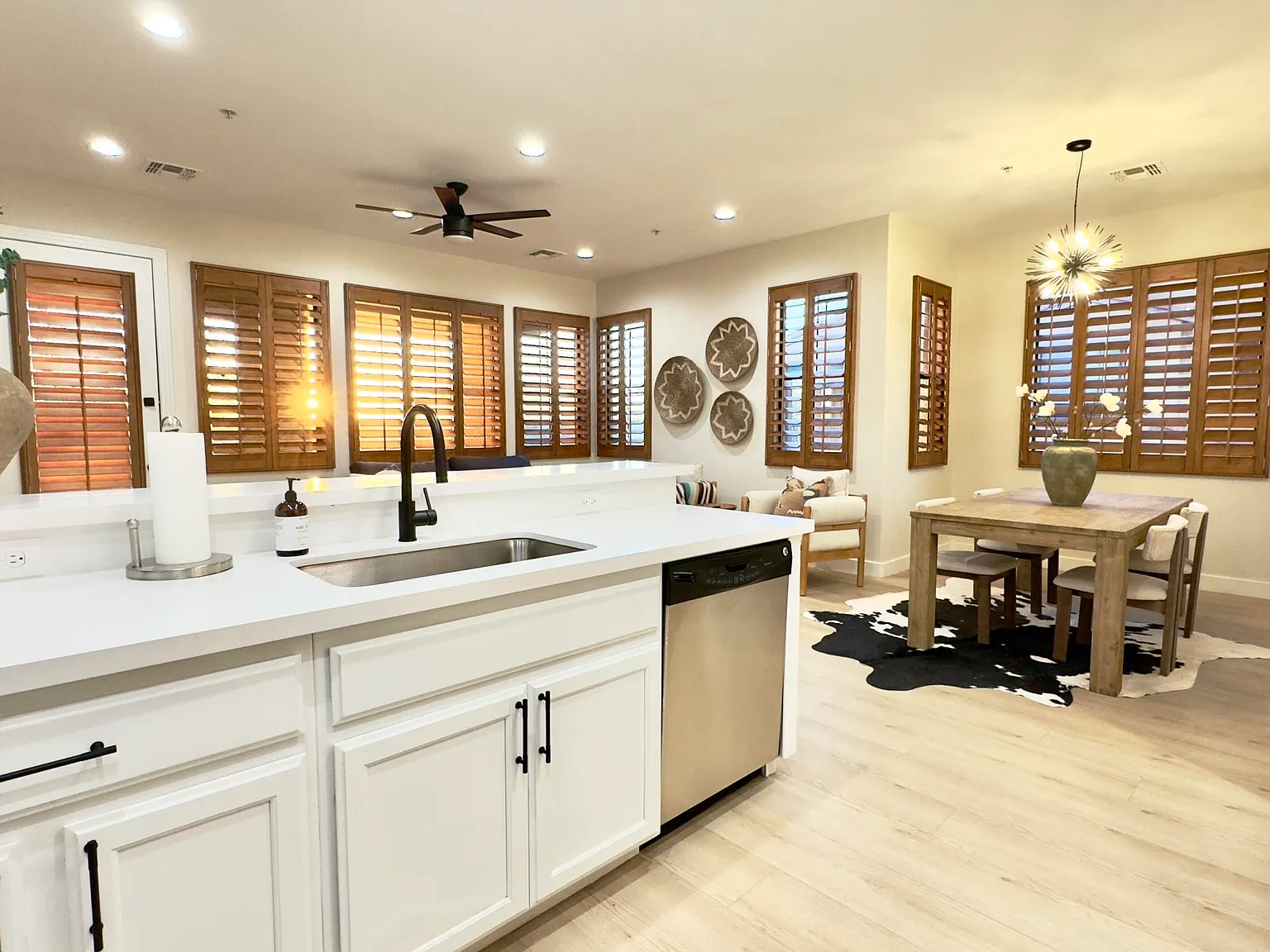 2 bed, 2.0 bath, 1356 sqft, $3,000 — Photo 3