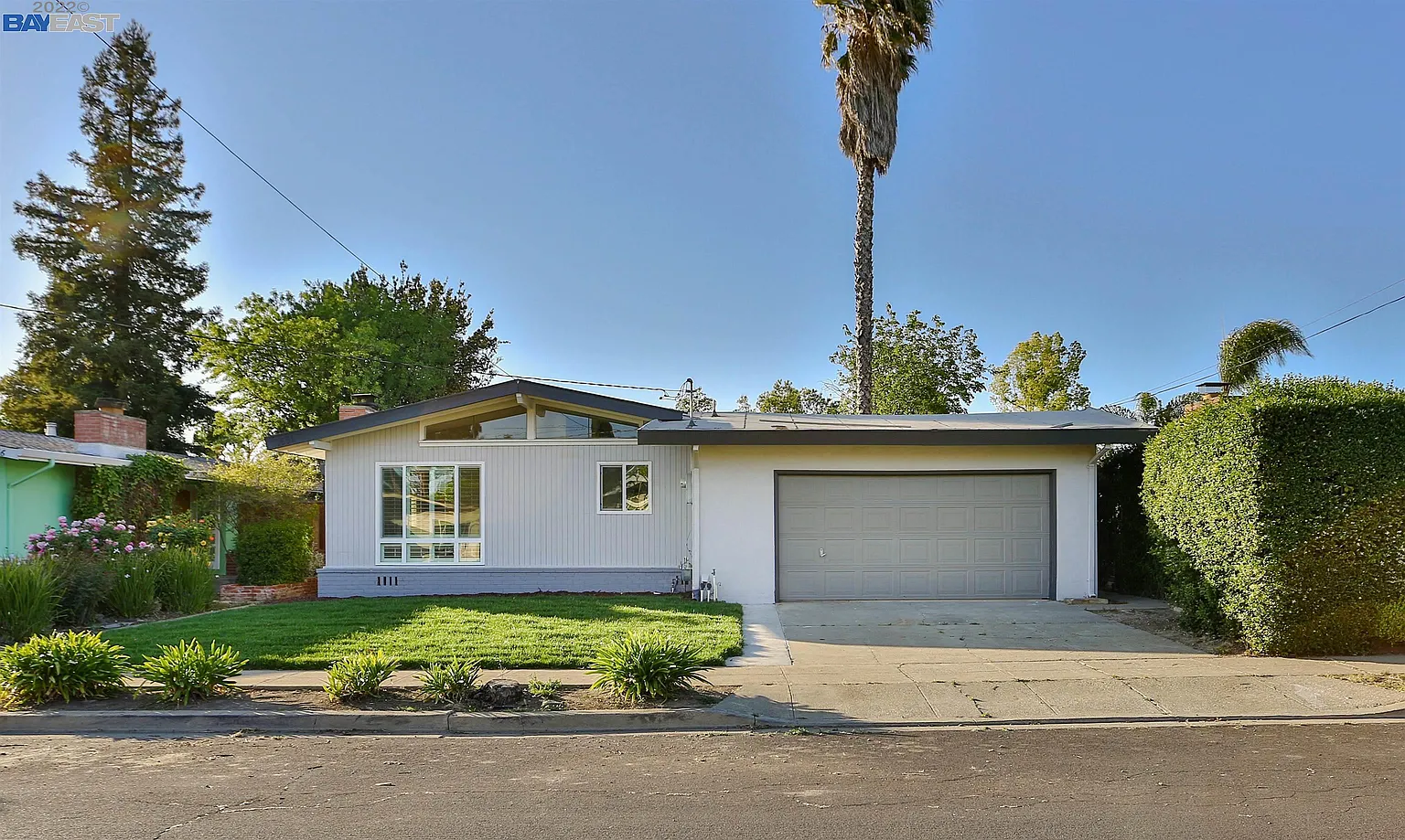 1652 Spruce St photo 1