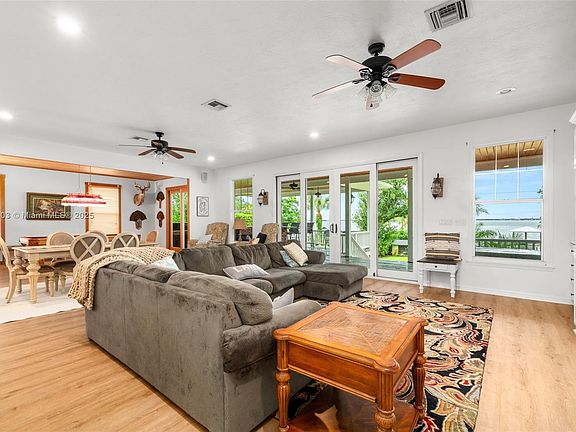 4th image of 2551 Lakeview Dr #2551