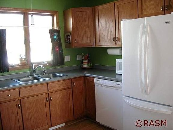 3rd image of 225 Joan Ln