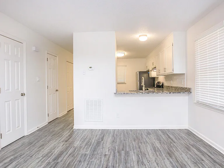 Belmont Heights Apartments & Townhomes — Photo 33