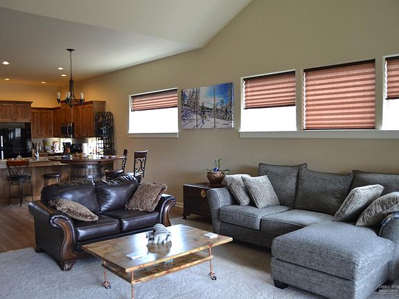 2nd image of 1375 NE Wilshire Dr