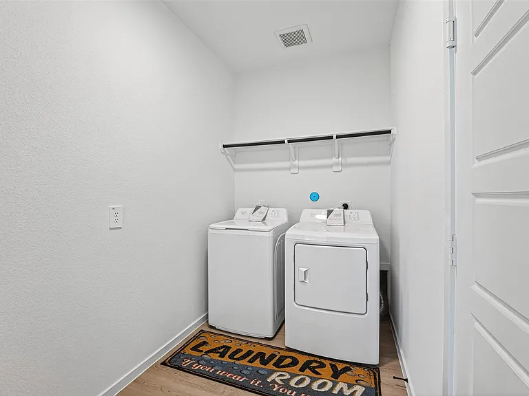 407 Robin St — Photo 19