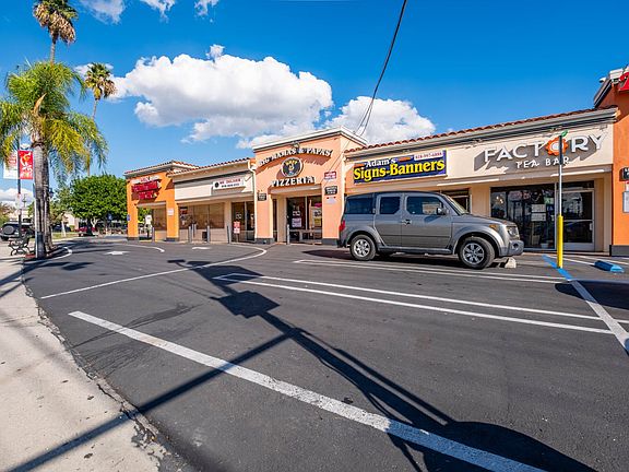 3rd image of 10666 Zelzah Ave
