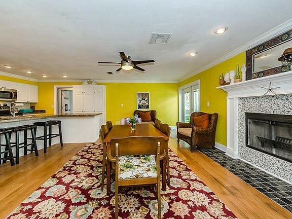 5th image of 827 Hillside Dr