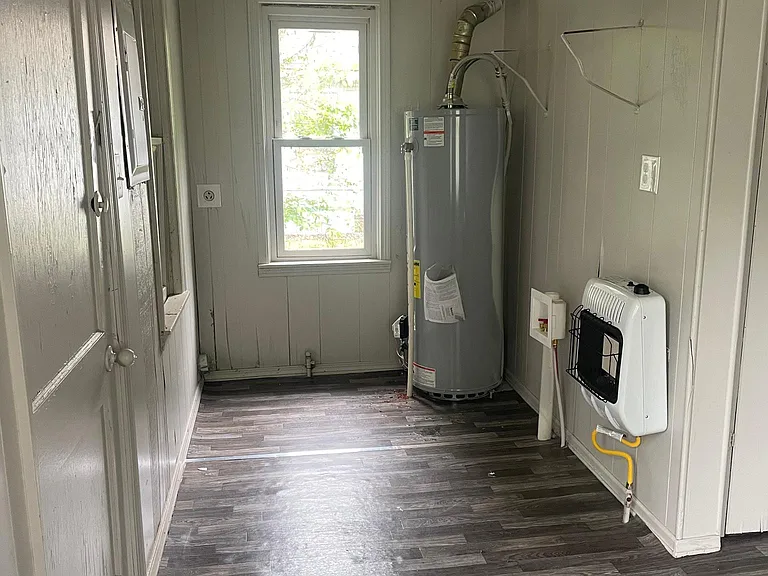 1111 Augusta Ave — Photo 4