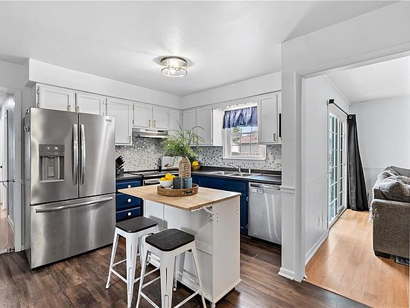 3rd image of 1828 Hidden Valley Dr