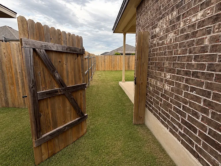 8915 Hidden Oaks Dr — Photo 26