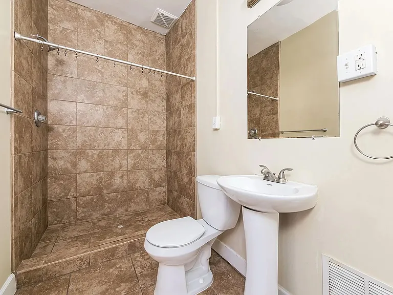 41 King Ave #D — Photo 13