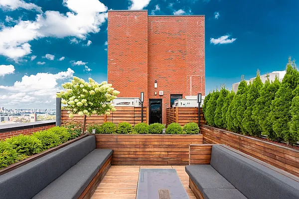 Rented by MySpaceNYC | media 42