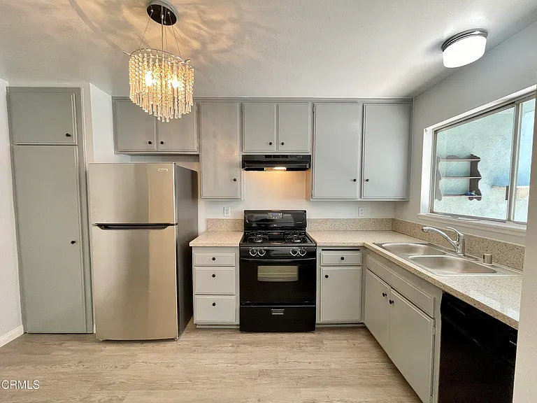 2991 E Harbor Blvd — Photo 9