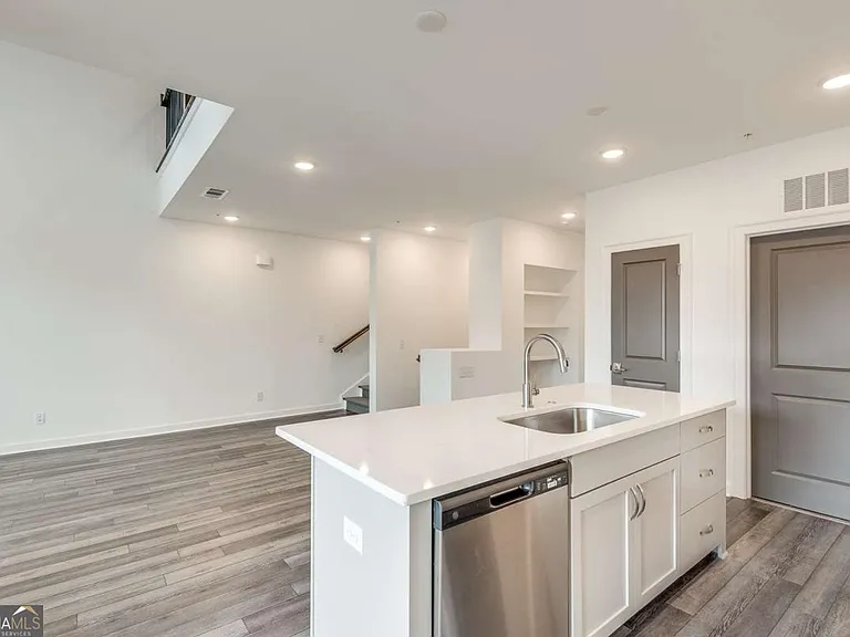 513 Burton Dr — Photo 20