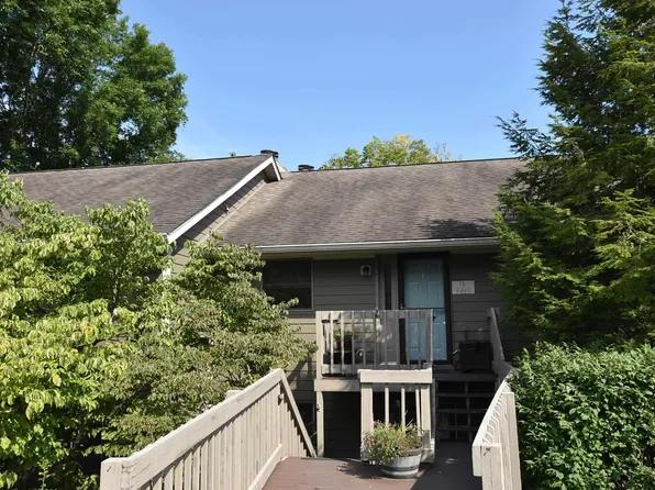 9463 S Pointe Retreat Dr, Bloomington, IN 47401