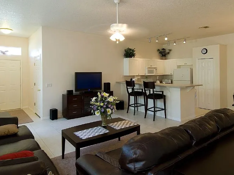 132 Barlow Ave — Photo 2