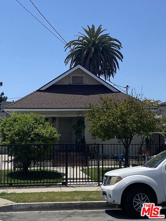 1st image of 11813 Antwerp Ave