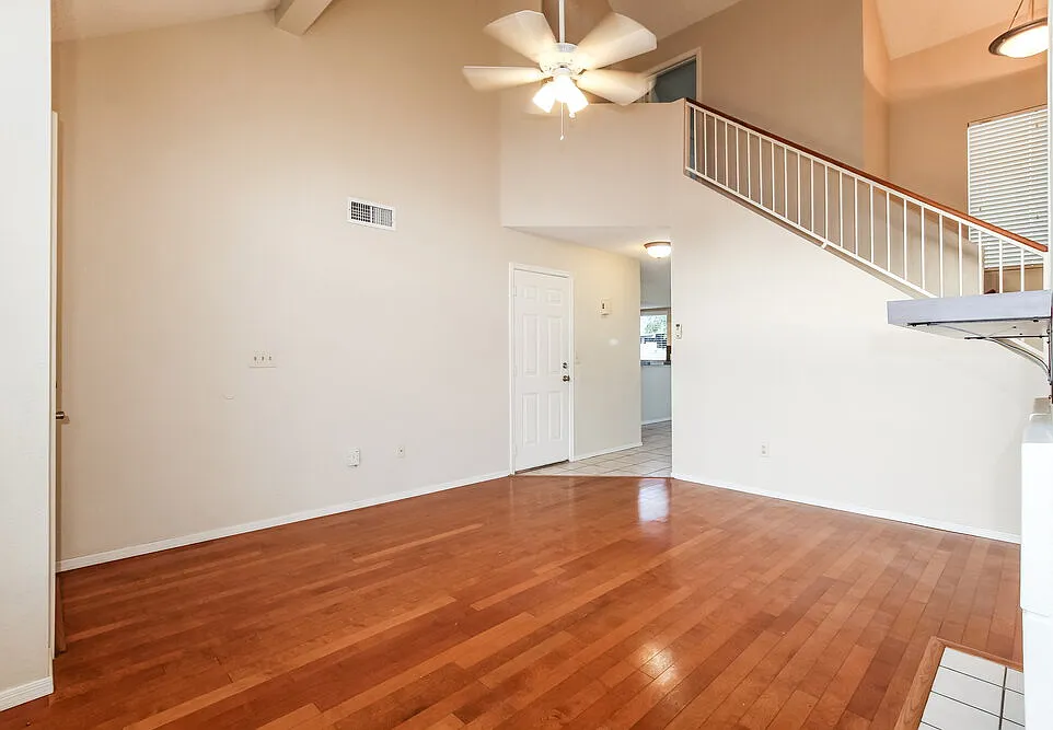 3 bed, 3.0 bath, 1265 sqft, $2,165 — Photo 4