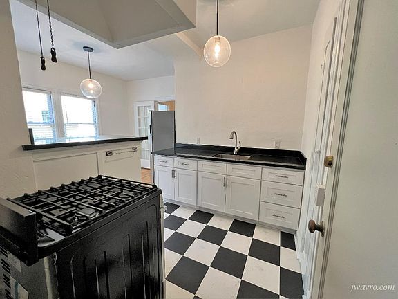 3rd image of 1980 Jefferson St #104