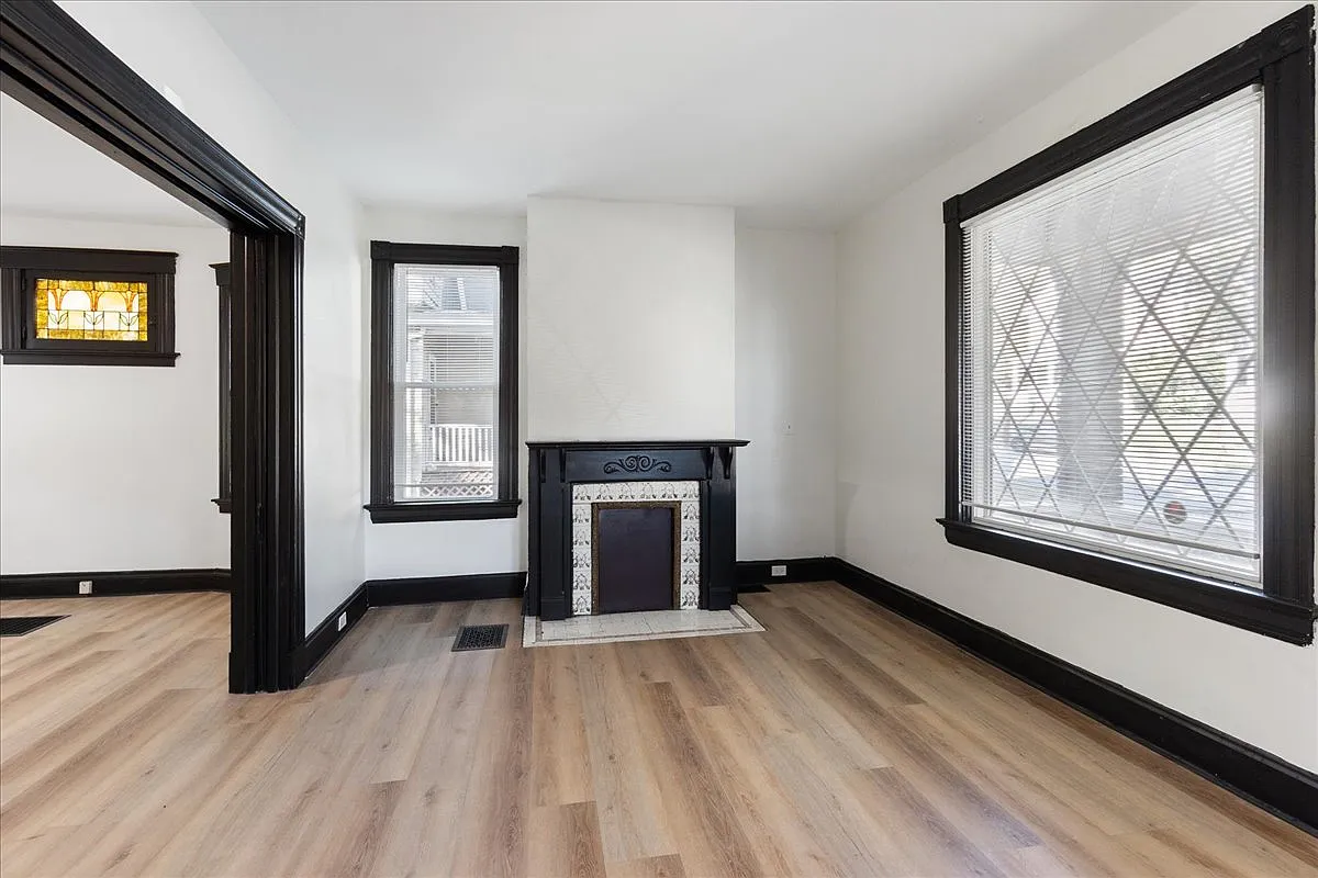 4 bed, 1408 sqft, $1,995 — Photo 3