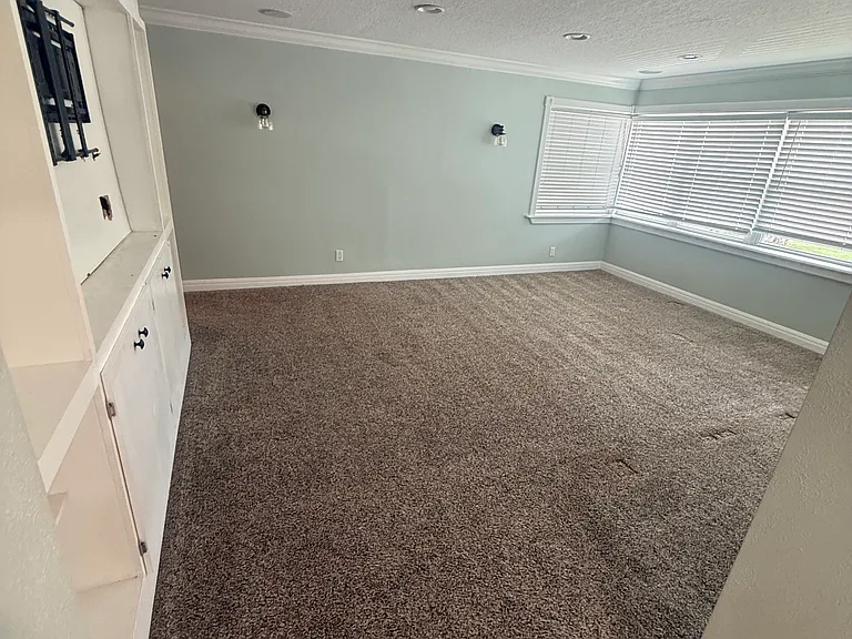 3318 N Ridge Ave — Photo 4