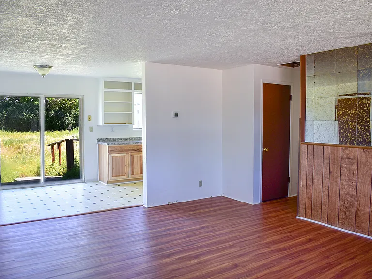 2824 Howard Ave — Photo 2
