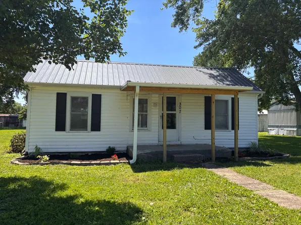 307 Casey St, Woodlawn, IL 62898