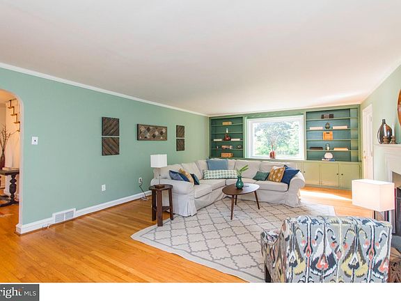 5th image of 747 W Allens Ln