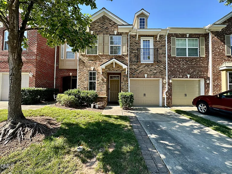 323 Longchamp Ln — Photo 2