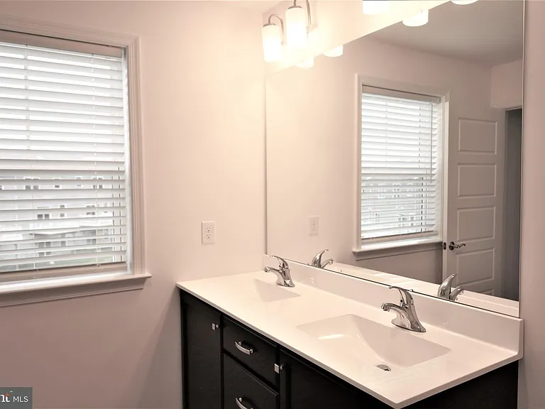 61 Becker Dr — Photo 28