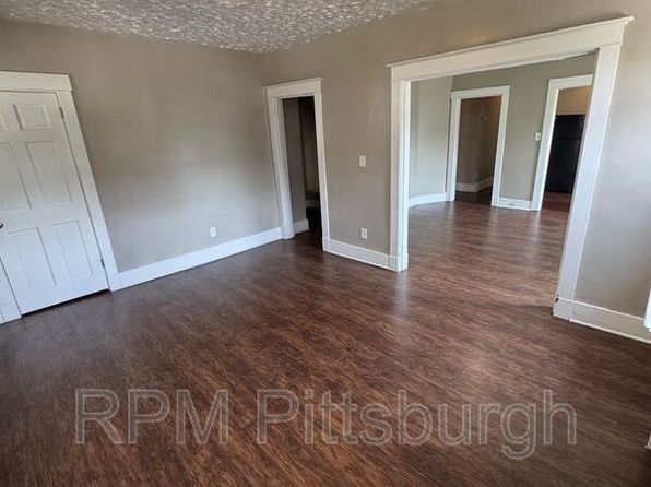 311-313 W Burgess St