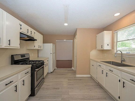 5th image of 13723 Wood River Dr