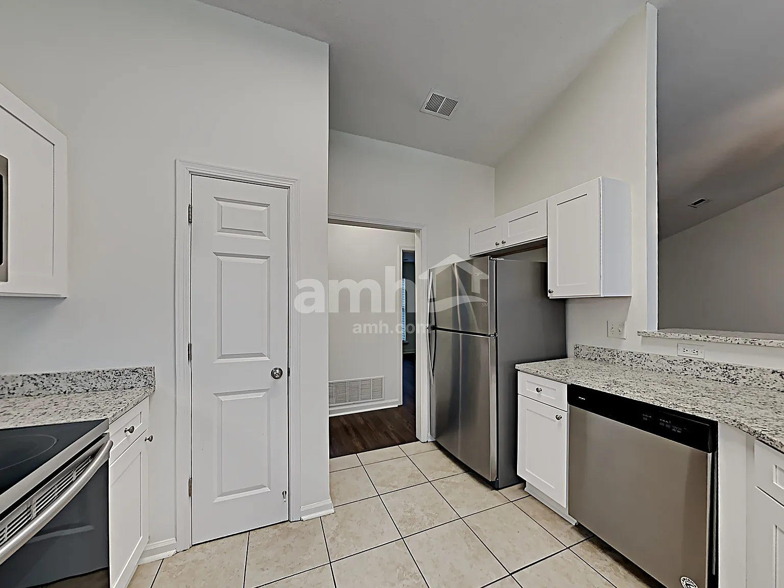4 bed, 2.0 bath, 1861 sqft, $2,285 — Photo 4
