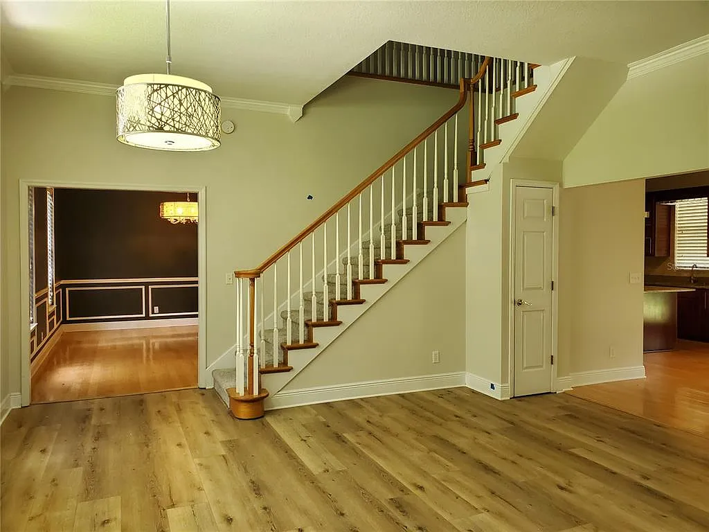 5 bed, 4.5 bath, 3961 sqft, $4,500 — Photo 3