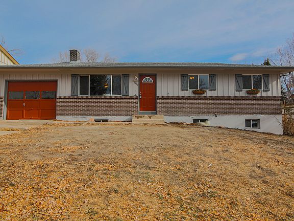 2nd image of 1521 Lyle Dr