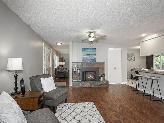 5th image of 301 Sugar Pine Dr