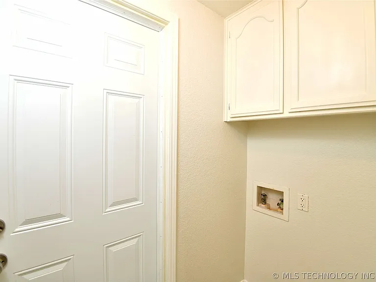 10056 S 91st East Ave — Photo 9