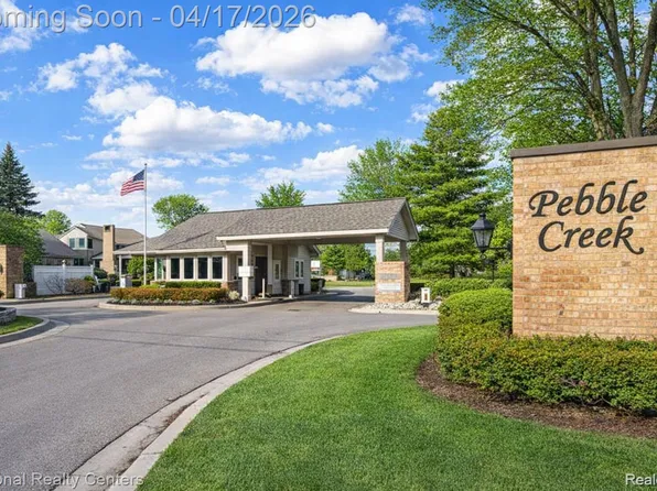 7309 Creek View Cir, West Bloomfield, MI 48322