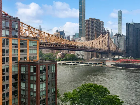 415 Main Street image 5 of 11