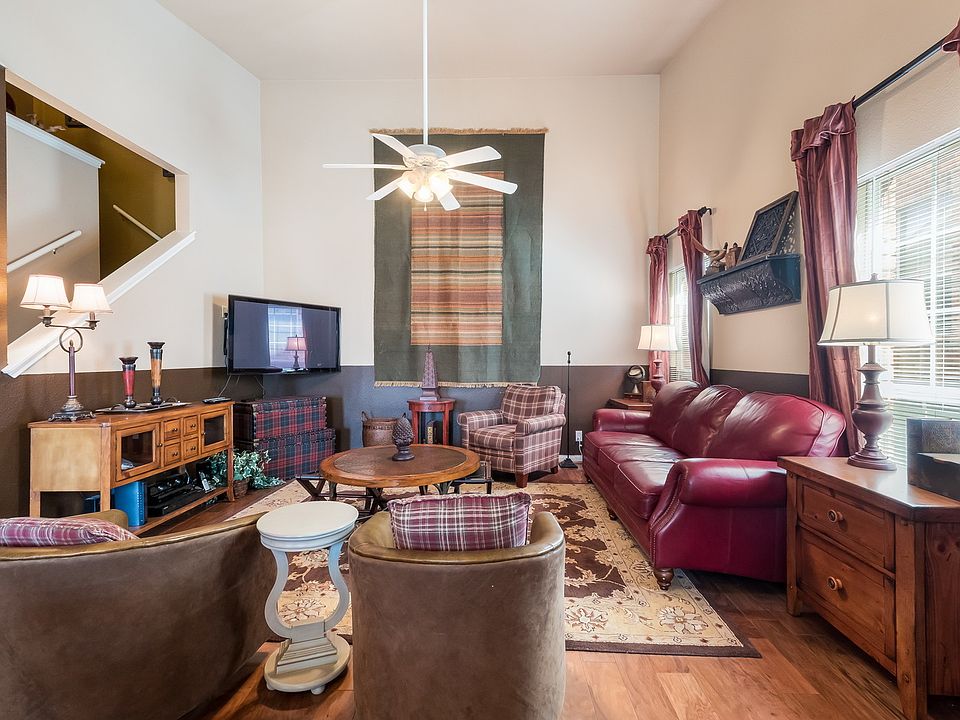 1st image of 115 Chapel Hill Cir