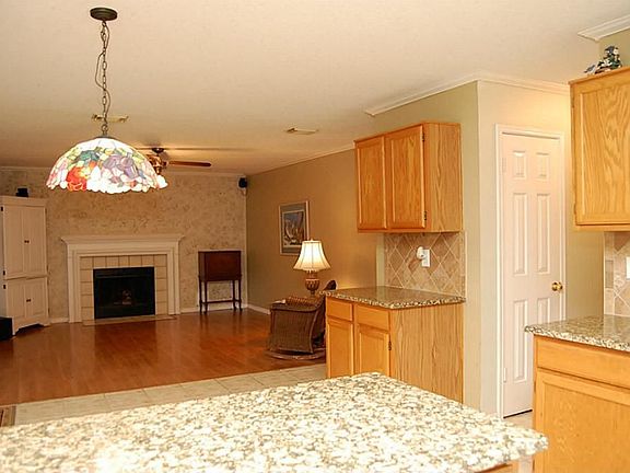 5th image of 4012 Cedarwood Dr